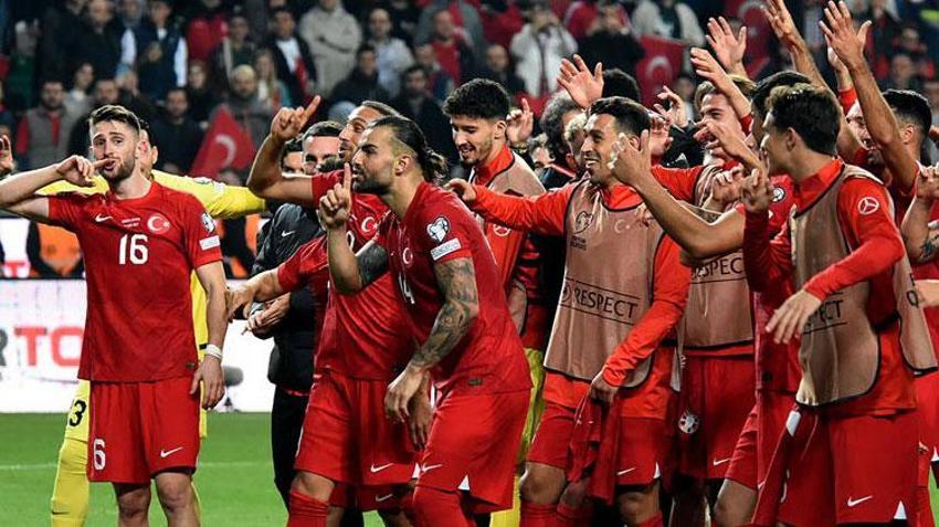 Tarihte bir ilk yaşayan Milli Takım Avrupa basınında: Montella'nın Türkiyesi Euro 2024'e katılmaya hak kazandı