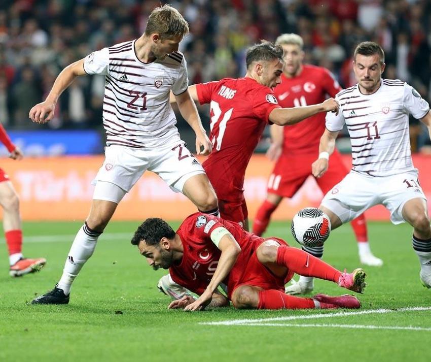 Tarihte bir ilk yaşayan Milli Takım Avrupa basınında: Montella'nın Türkiyesi Euro 2024'e katılmaya hak kazandı