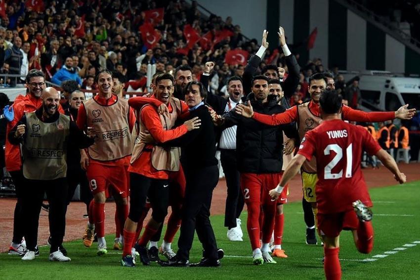 Tarihte bir ilk yaşayan Milli Takım Avrupa basınında: Montella'nın Türkiyesi Euro 2024'e katılmaya hak kazandı