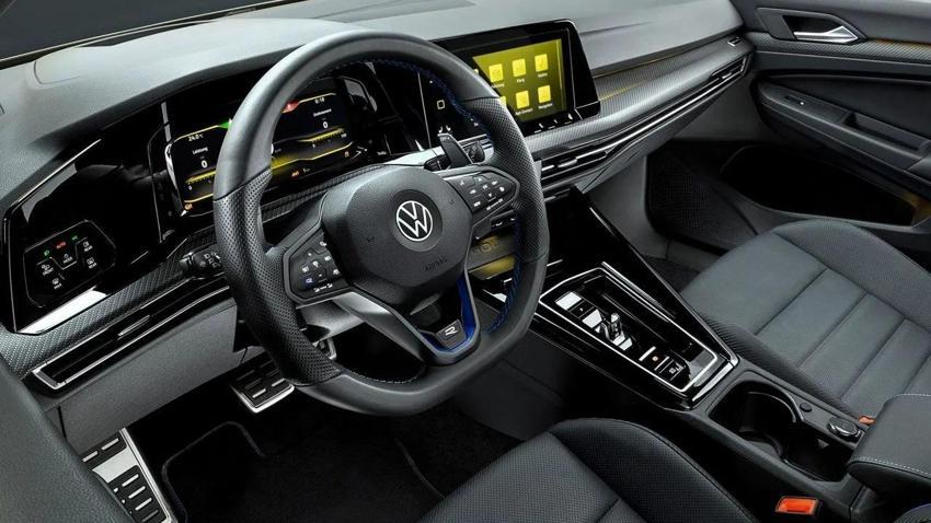 Efsane Volkswagen Golf fiyatı böylesini görmedi! Dev marka sürprizi Ekim ayında yaptı