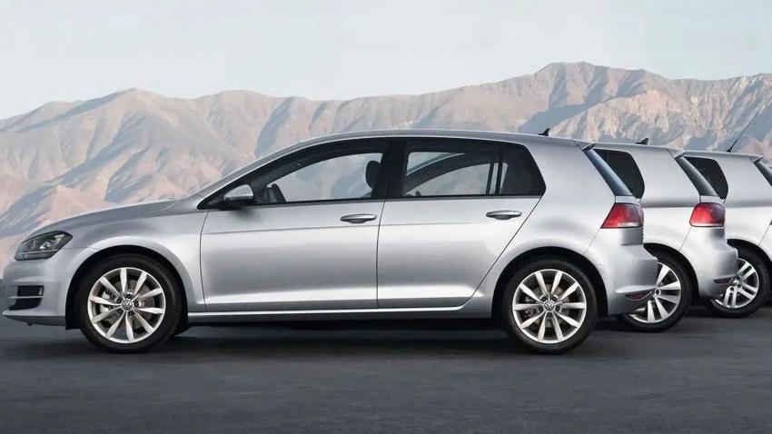 Efsane Volkswagen Golf fiyatı böylesini görmedi! Dev marka sürprizi Ekim ayında yaptı