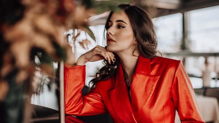 Afra Saraçoğlu'nu sinirlendiren soru! 'Bıkmadınız mı?'