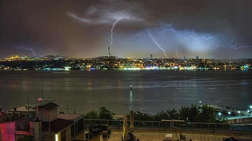 Yoğun kar yağışı bu gece başlıyor! 81 ilde sıcaklıklar birden düşecek, lapa lapa kar günlerce yerde kalacak