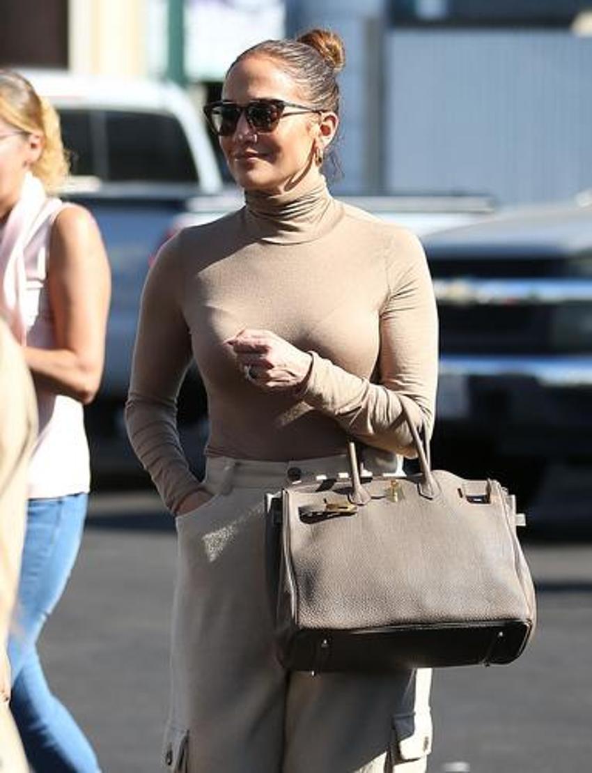 Jennifer Lopez bit pazarında! Kızının elini sıkı sıkı tuttu