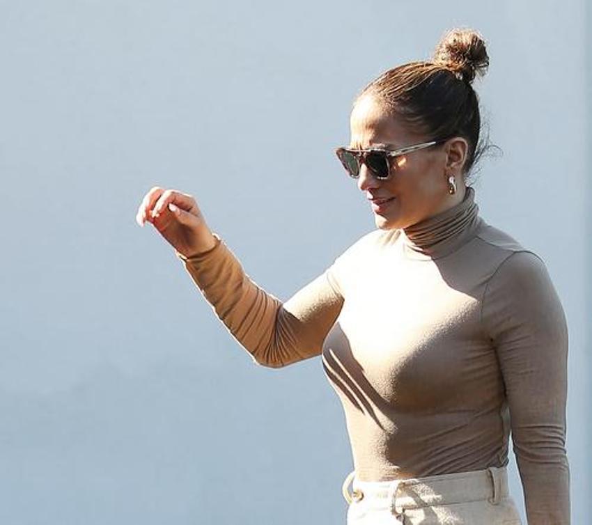 Jennifer Lopez bit pazarında! Kızının elini sıkı sıkı tuttu