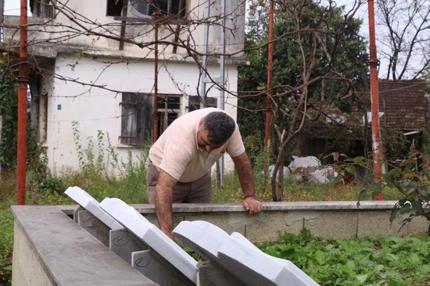 Görenleri hem düşündürüyor hem güldürüyor! Rize’de dikkat çeken mezarların ilginç hikayesi