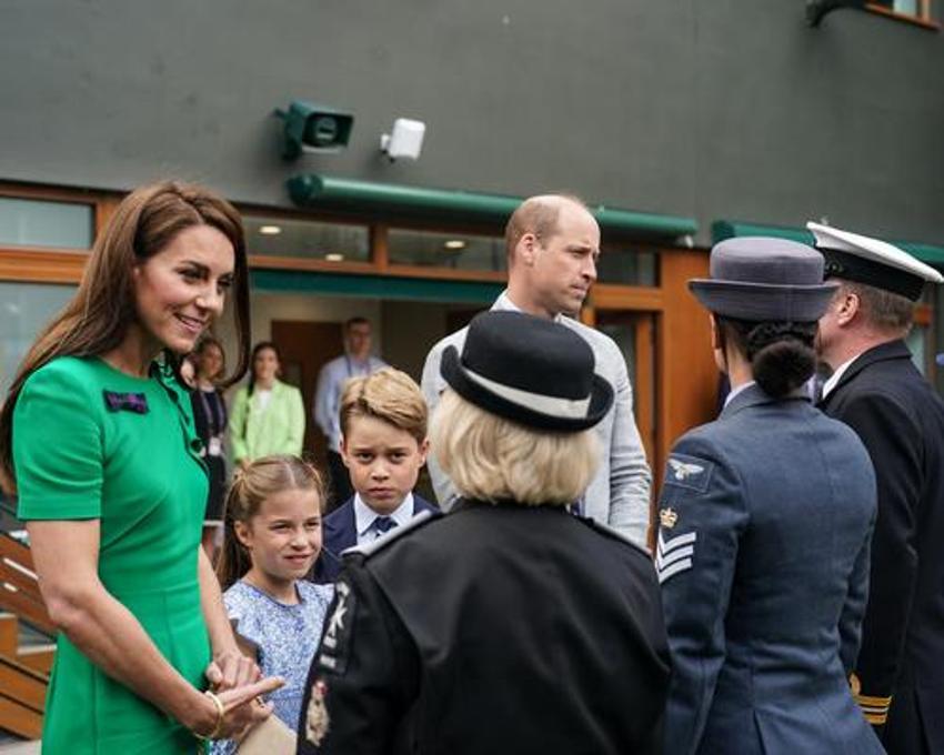 Anneden izin çıkmamıştı ama sonunda o da pes etti! Geleceğin kralı aile kararını verdi!