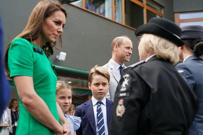 Anneden izin çıkmamıştı ama sonunda o da pes etti! Geleceğin kralı aile kararını verdi!