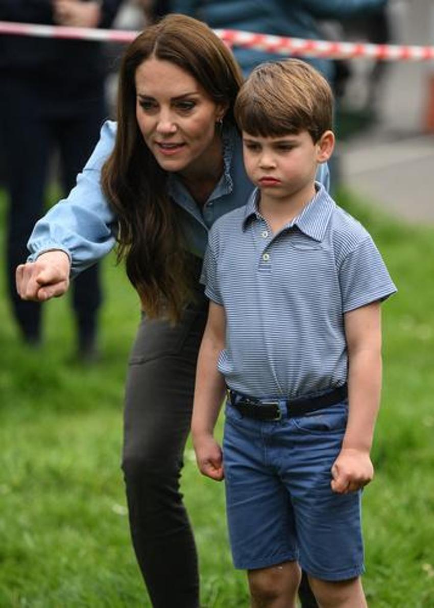 Anneden izin çıkmamıştı ama sonunda o da pes etti! Geleceğin kralı aile kararını verdi!