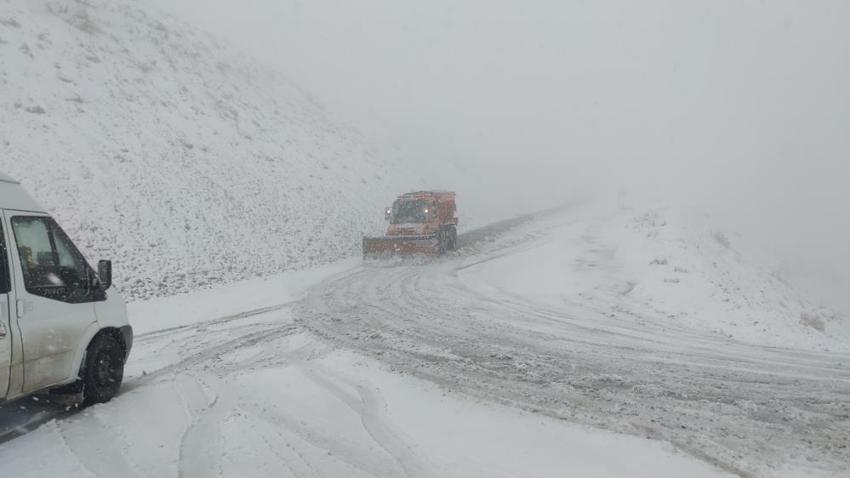 Kar yağışı fena vurdu! Bir anda bastırdı, Meteoroloji yeni tarih verdi, birçok ilde lapa lapa yağacak