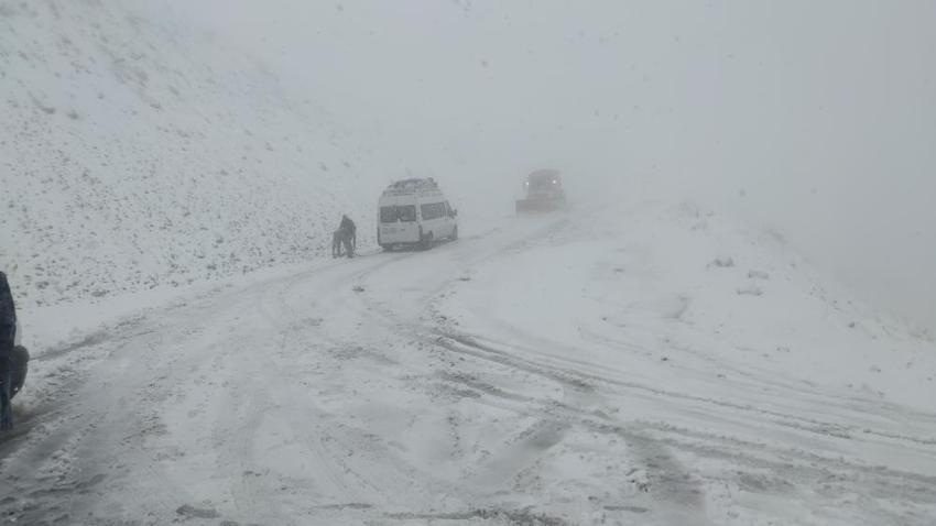 Kar yağışı fena vurdu! Bir anda bastırdı, Meteoroloji yeni tarih verdi, birçok ilde lapa lapa yağacak