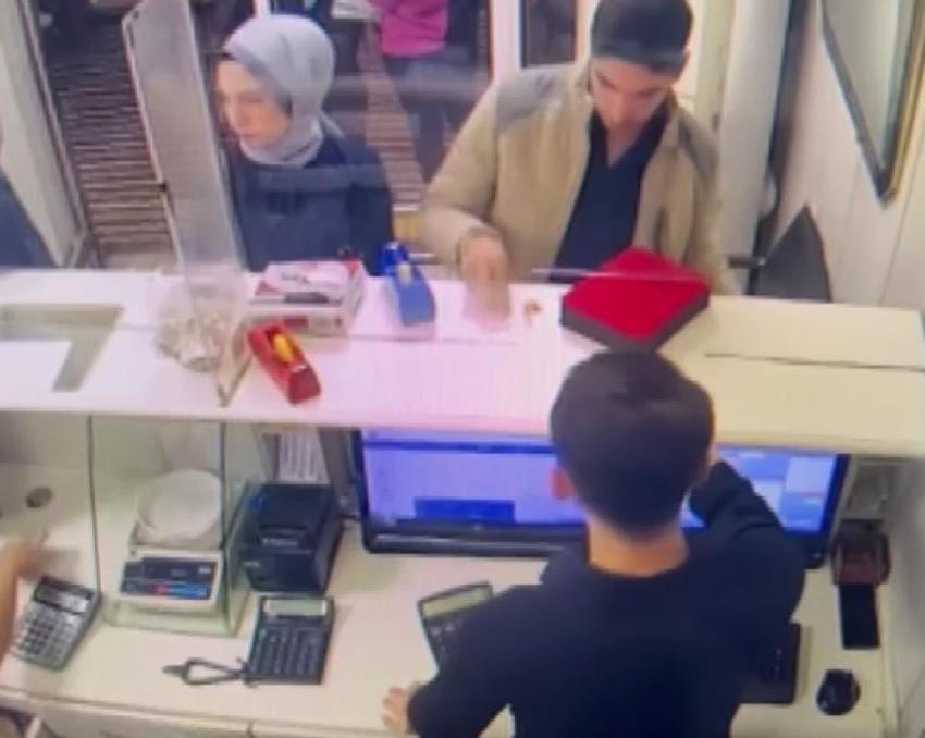 Birkaç saniye daldı, 100 bin lira verdi! Altın hesabı kameraya böyle yansıdı
