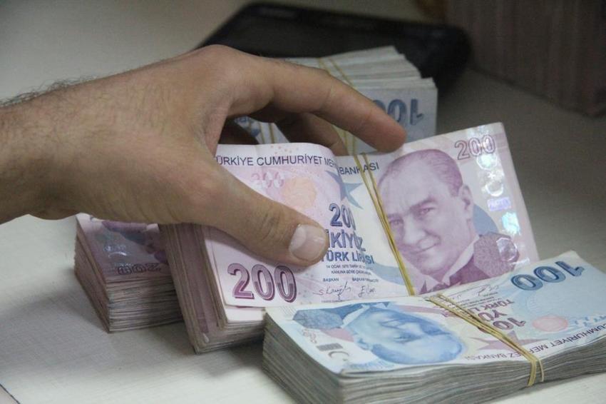 Birkaç saniye daldı, 100 bin lira verdi! Altın hesabı kameraya böyle yansıdı