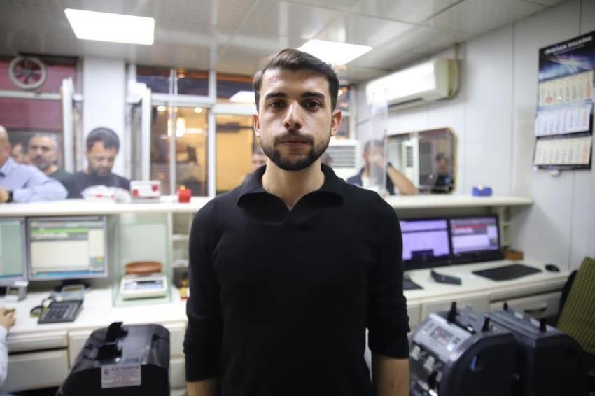 Birkaç saniye daldı, 100 bin lira verdi! Altın hesabı kameraya böyle yansıdı