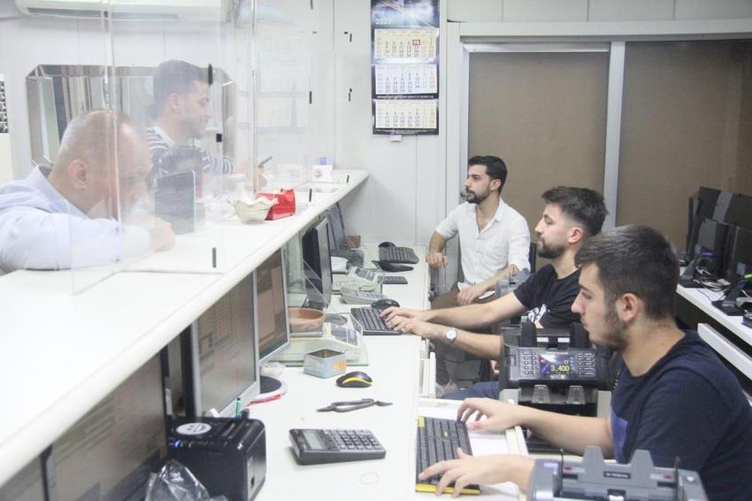 Birkaç saniye daldı, 100 bin lira verdi! Altın hesabı kameraya böyle yansıdı