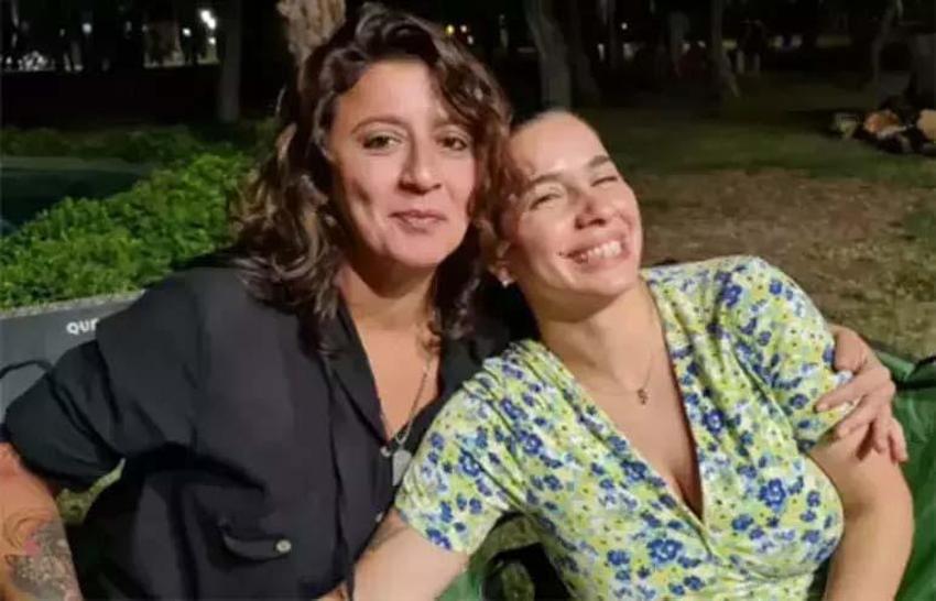 Metin Akpınar'ın ikiz kızlarından sürpriz paylaşım! 'Adile annemize gidiyoruz'