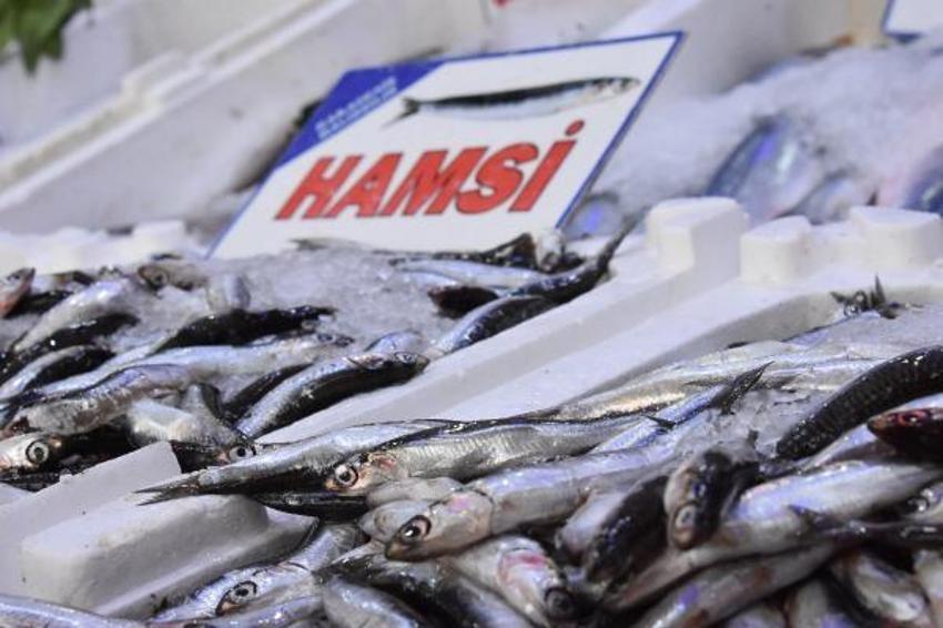 Tezgahlar hamsi ile doldu! Kilo fiyatlarında büyük düşüş oldu