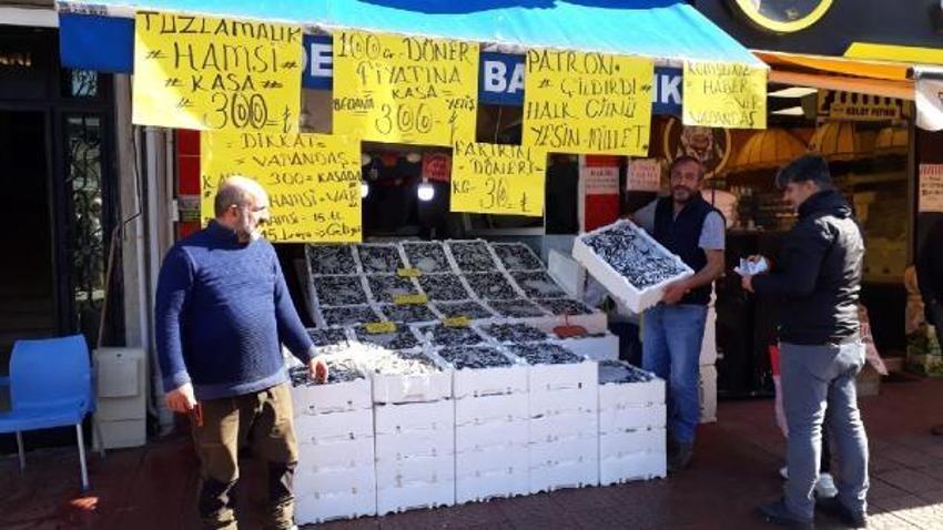 Tezgahlar hamsi ile doldu! Kilo fiyatlarında büyük düşüş oldu
