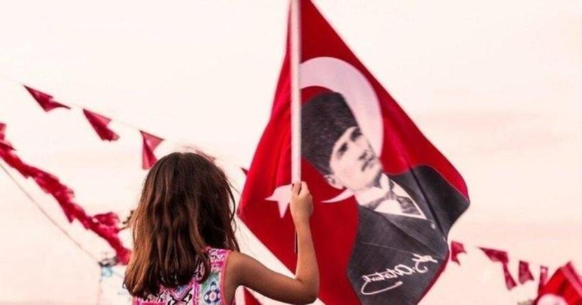 29 Ekim 100. yıl şiirleri: 29 Ekim Cumhuriyet Bayramı şiirleri ilkokul, ortaokul lise düzeyince 2,4,6 kıtalık şiirler