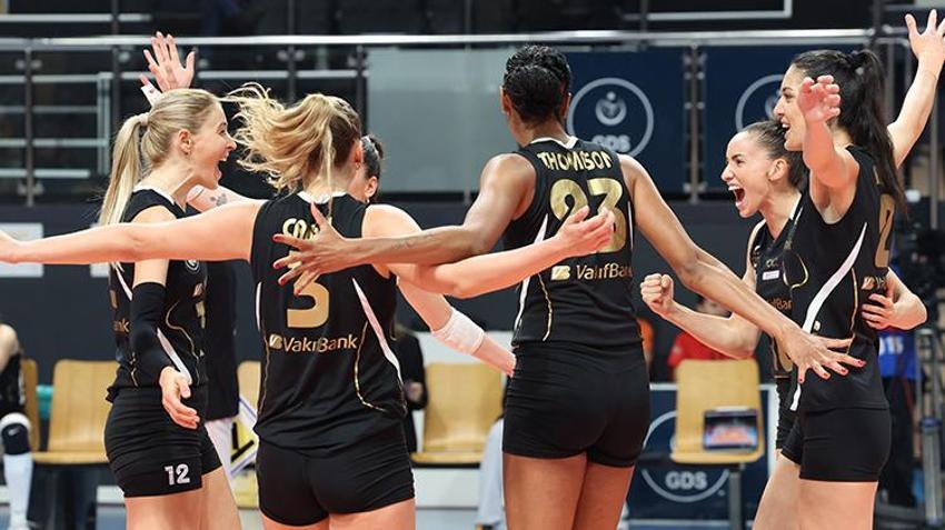 Zehra Güneş ortalığı yıktı!  Tribündeki evlilik teklifi maça damga vurdu