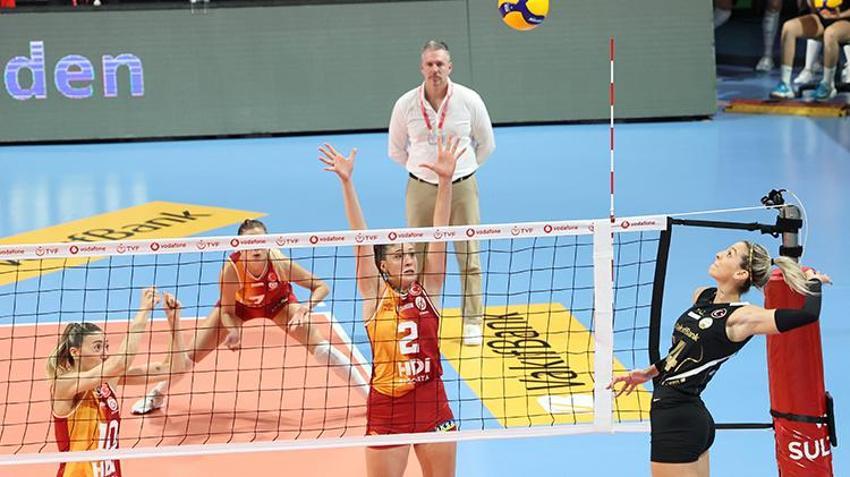 Zehra Güneş ortalığı yıktı!  Tribündeki evlilik teklifi maça damga vurdu