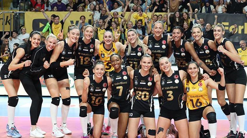 Zehra Güneş ortalığı yıktı!  Tribündeki evlilik teklifi maça damga vurdu