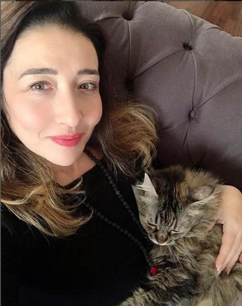 25 yıllık evlilik sessiz sedasız bitmiş! Soyadı değişince gerçek ortaya çıktı