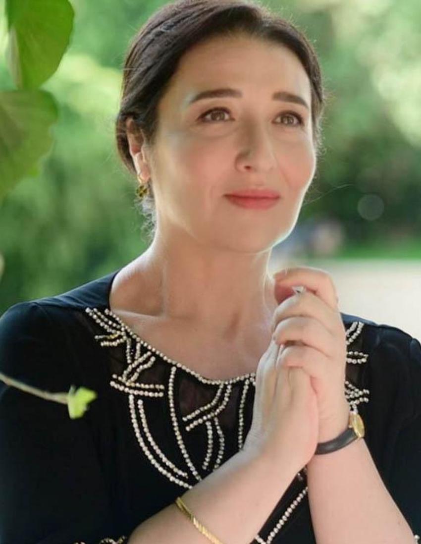 25 yıllık evlilik sessiz sedasız bitmiş! Soyadı değişince gerçek ortaya çıktı