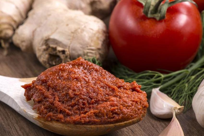 Eritilen katı yağla salçayı küften koruyun! Küf sorununa son veren yöntem 