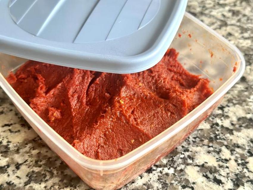 Eritilen katı yağla salçayı küften koruyun! Küf sorununa son veren yöntem 