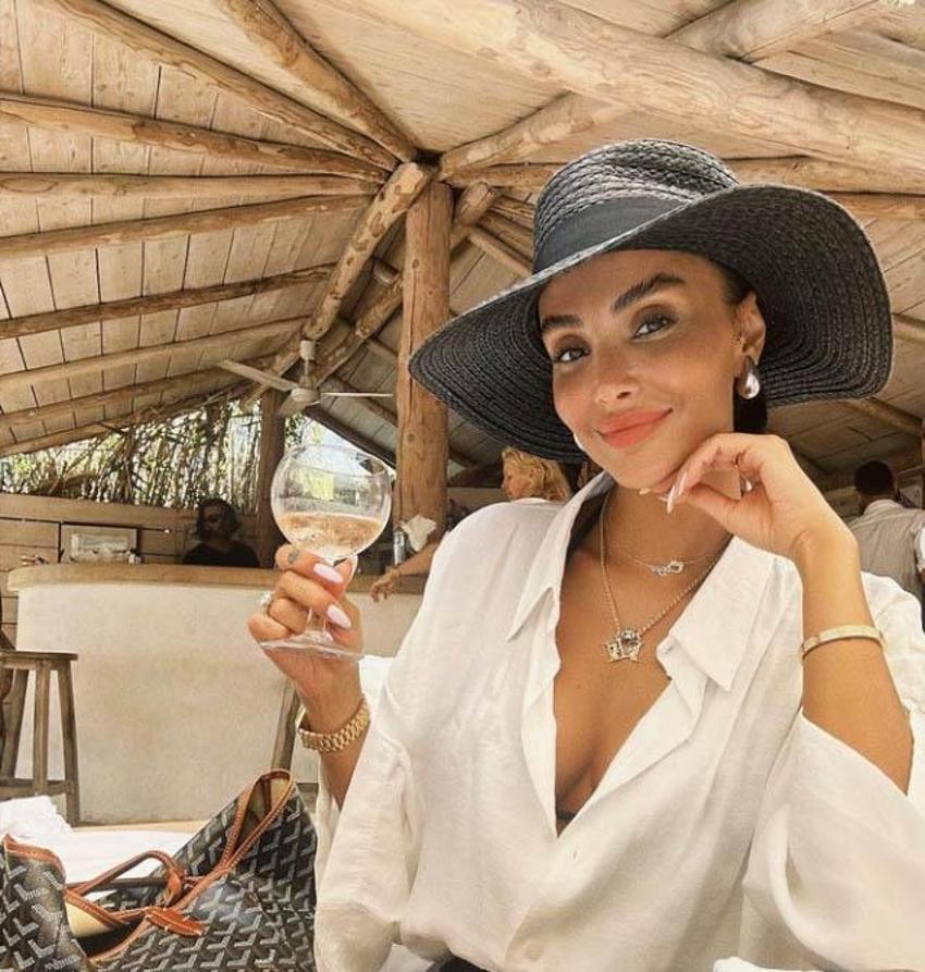 Özge Ulusoy babasının mezarı başından paylaştı: Ömrüm yettiğince hakkını arayacağım