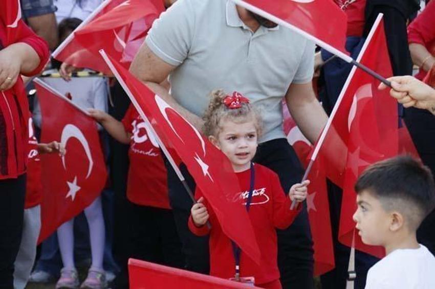 Cumhuriyet'in 100. yılı 81 ilde büyük coşku ile kutlanıyor! Vatandaşlar sokaklara döküldü
