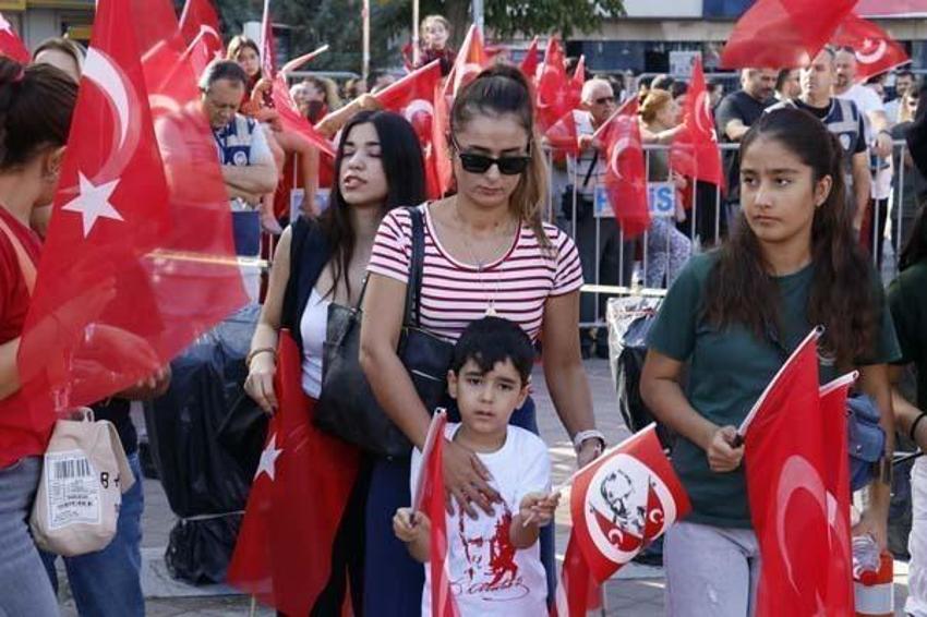 Cumhuriyet'in 100. yılı 81 ilde büyük coşku ile kutlanıyor! Vatandaşlar sokaklara döküldü
