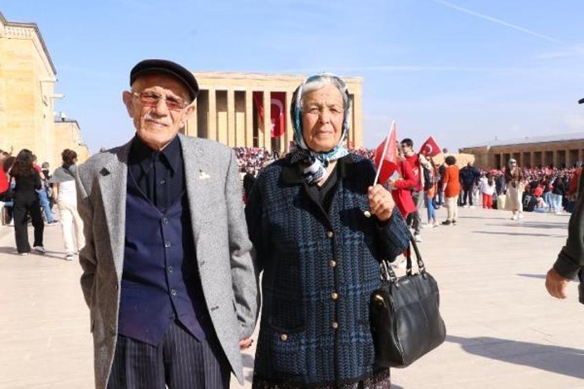Anıtkabir'de 100'üncü yıl coşkusu! 7'den 70'e vatandaşlar akın etti