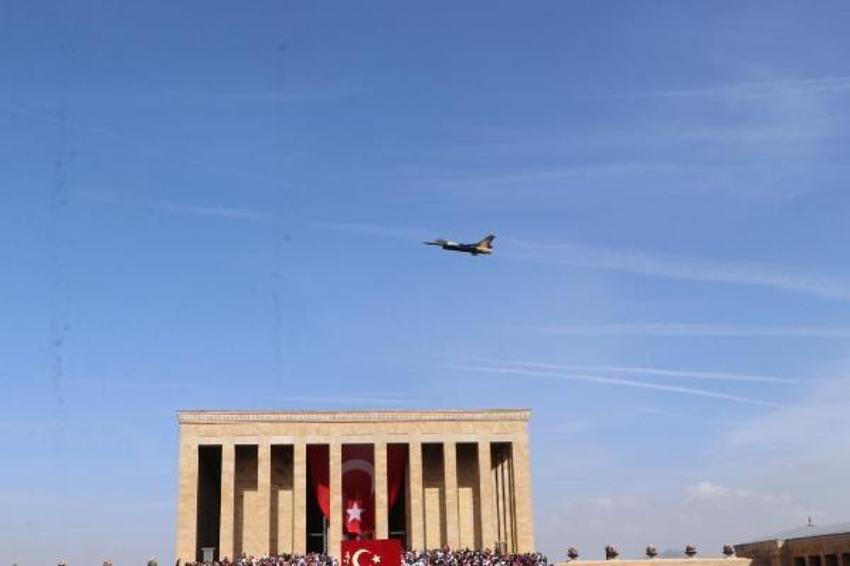 Anıtkabir'de 100'üncü yıl coşkusu! 7'den 70'e vatandaşlar akın etti