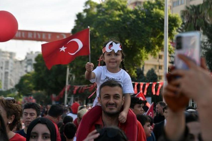 Anıtkabir'de 100'üncü yıl coşkusu! 7'den 70'e vatandaşlar akın etti