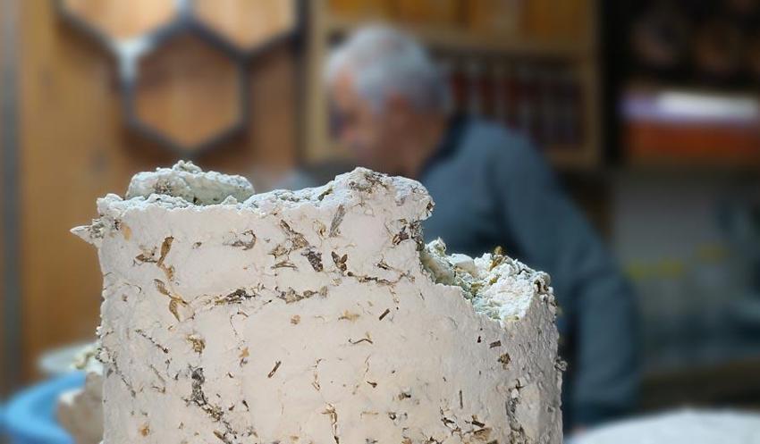 Endemik bitkilerin karışımıyla yapılan Van'ın tescilli lezzeti otlu peynir satışa sunuldu