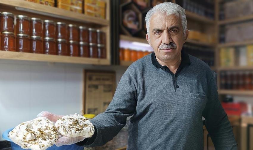 Endemik bitkilerin karışımıyla yapılan Van'ın tescilli lezzeti otlu peynir satışa sunuldu