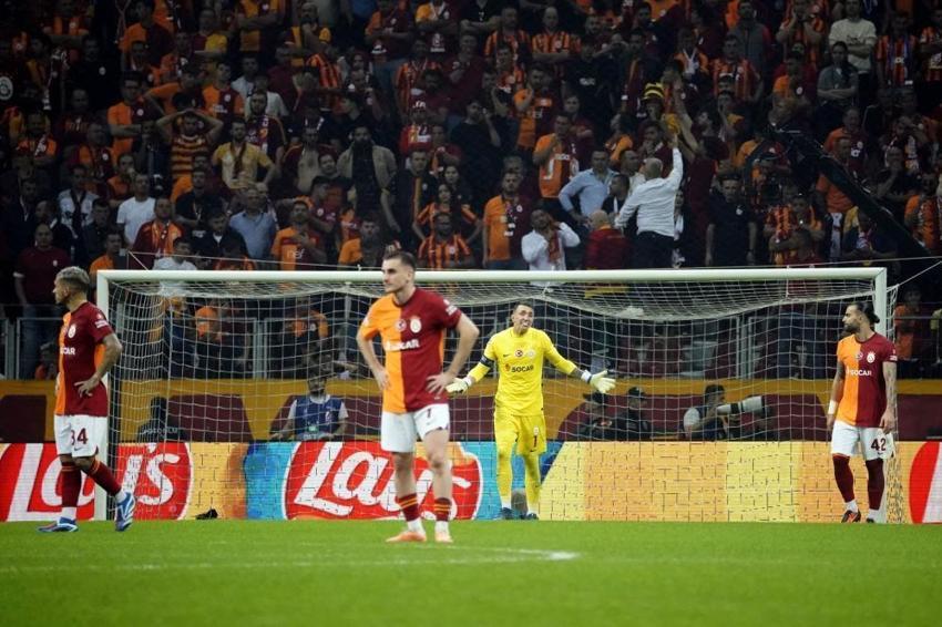 Otelde ipler koptu! Hamburger istedi, Okan Buruk çıldırdı, yıldız ismin takımdan ayrılıyor