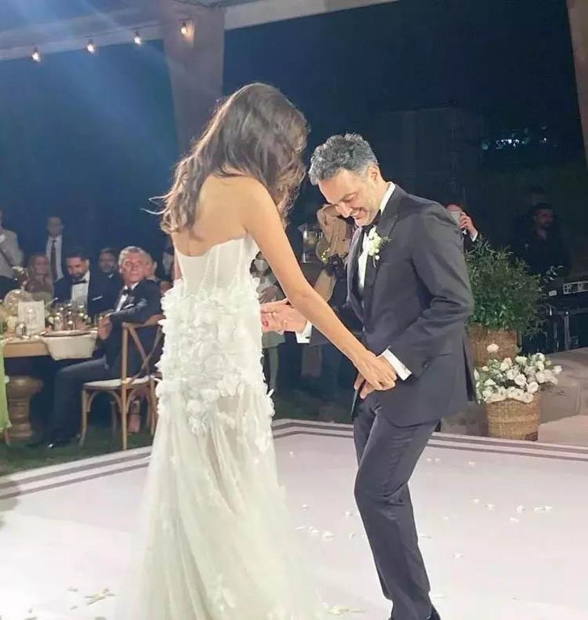 Arda Türkmen'in eşi Melodi Elbirliler trafikte saldırı! Arabasından indirmeye kalktı 