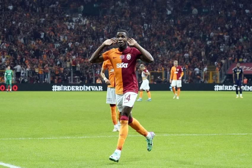 Zaha tavuk şiş yedi, Tete saç baş yoldurdu! Okan Buruk'u haşladı: Böyle kadro olmaz