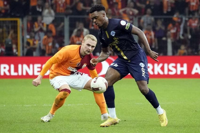 Zaha tavuk şiş yedi, Tete saç baş yoldurdu! Okan Buruk'u haşladı: Böyle kadro olmaz