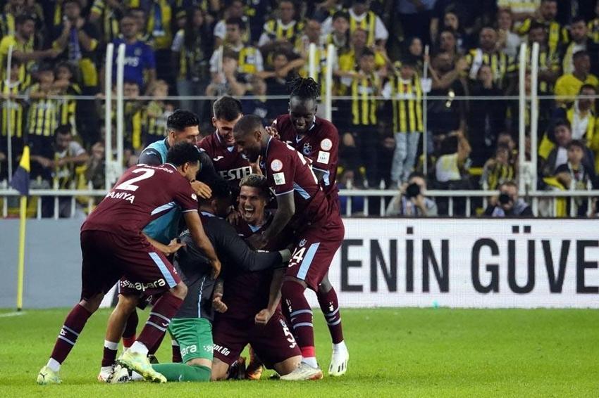 Kadıköy'de Trabzonspor'dan tarihi galibiyet! Fırtına Fenerbahçe'nin galibiyet serisine son verdi