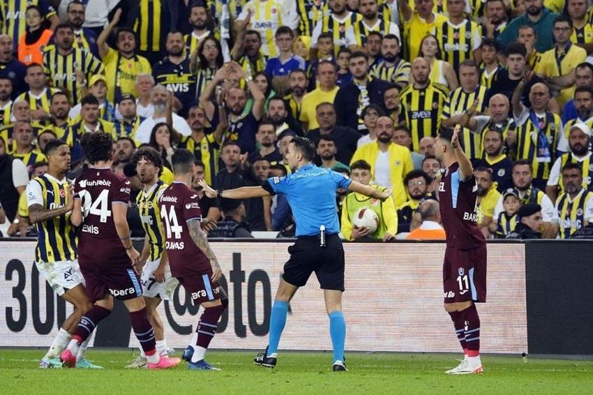 Kadıköy'de Trabzonspor'dan tarihi galibiyet! Fırtına Fenerbahçe'nin galibiyet serisine son verdi