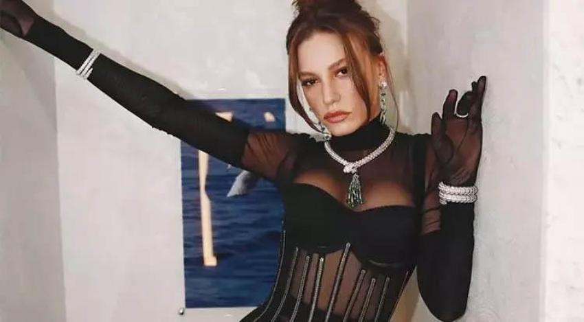 Serenay Sarıkaya'nın derin yırtmaçlı pozlarına eski sevgiliden beğeni gecikmedi!
