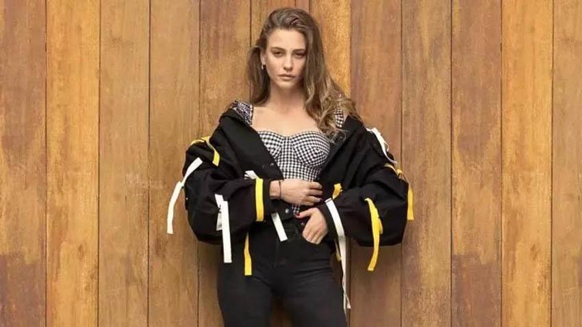 Serenay Sarıkaya'nın derin yırtmaçlı pozlarına eski sevgiliden beğeni gecikmedi!