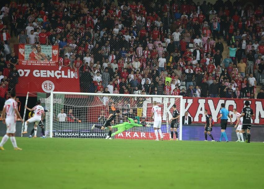 Bailly ile Tayfur Bingöl kavga etti! Burak Yılmaz sinir krizi geçirtti: Adama bak ya, kimsin sen!