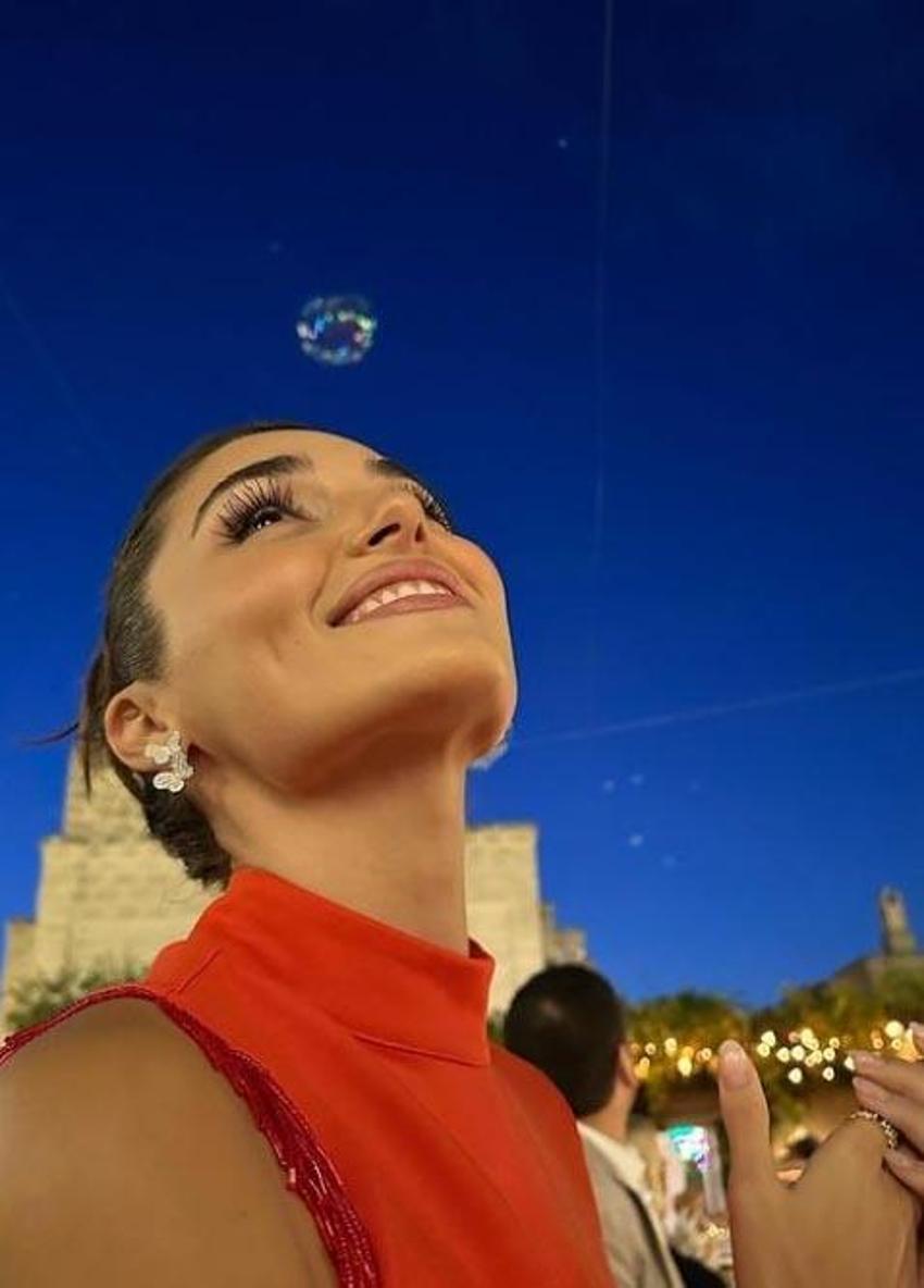 Hande Erçel, İtalya'da! Ayakkabılarının fiyatı dudak uçuklattı