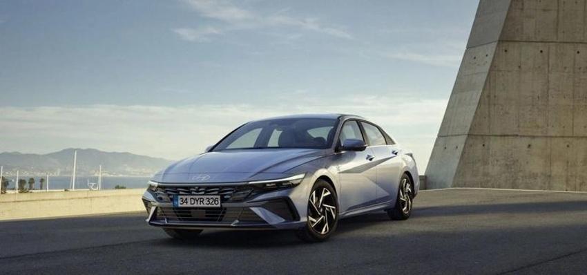 Ne Corolla ne Octavia! C Sedan'da Hyundai Elantra fiyatıyla tur bindirdi! 