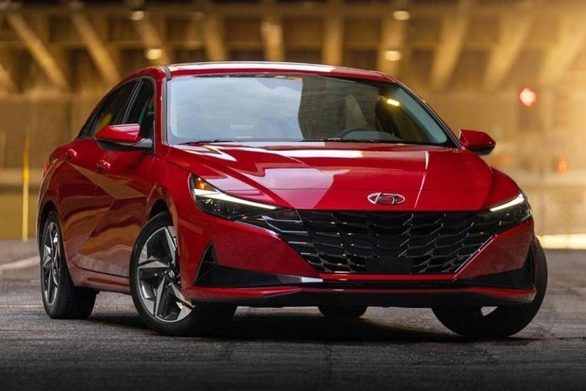 Ne Corolla ne Octavia! C Sedan'da Hyundai Elantra fiyatıyla tur bindirdi! 